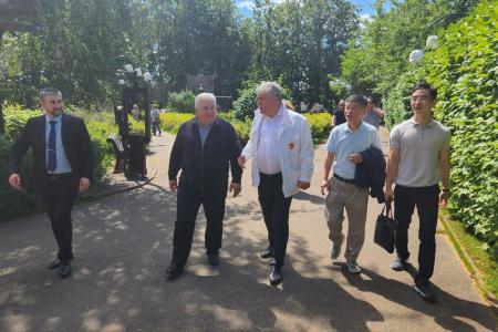 Казбек Тайсаев с делегацией посольства КНДР посетили совхоз им. Ленина