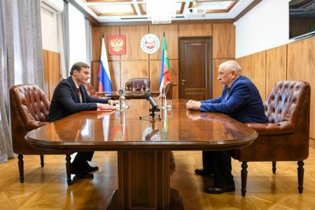 Началась рабочая поездка Николая Харитонова в Хакасию