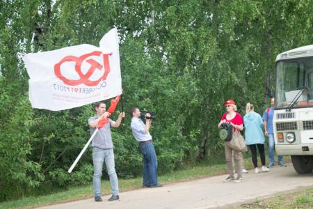 Совхоз имени Ленина в Подмосковье: красный субботник по сбору урожая земляники