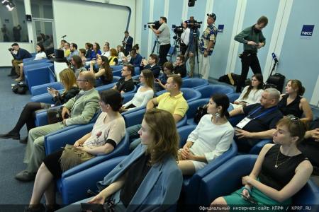Г.А. Зюганов: "Общество сплачивается на позитивных идеях и конструктивной программе"