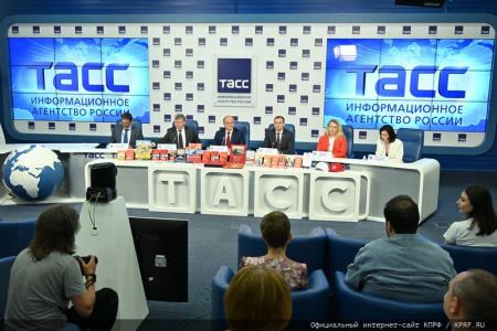 Г.А. Зюганов: "Общество сплачивается на позитивных идеях и конструктивной программе"