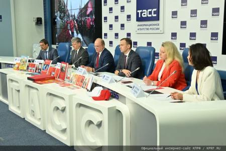 Г.А. Зюганов: "Общество сплачивается на позитивных идеях и конструктивной программе"