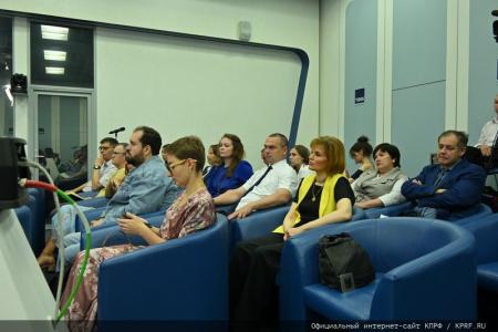 Г.А. Зюганов: "Общество сплачивается на позитивных идеях и конструктивной программе"
