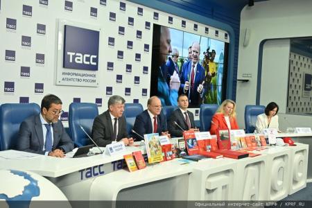 Г.А. Зюганов: "Общество сплачивается на позитивных идеях и конструктивной программе"