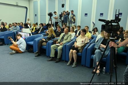 Г.А. Зюганов: "Общество сплачивается на позитивных идеях и конструктивной программе"