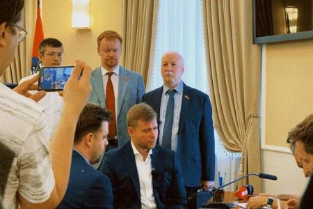 Кандидат КПРФ в мэры Москвы Леонид Зюганов сдал документы для регистрации в Мосгоризбирком