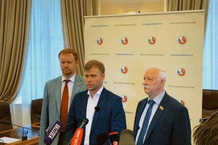 Кандидат КПРФ в мэры Москвы Леонид Зюганов сдал документы для регистрации в Мосгоризбирком