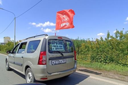 В Саратове прошёл автопробег КПРФ против повышения цен на бензин