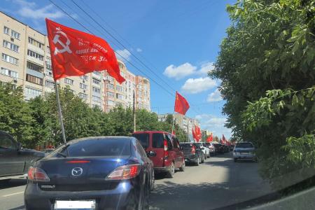 Красные флаги на улицах Иванова (видео)
