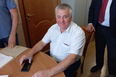 Воронежская область. Кандидат в губернаторы от КПРФ А.И. Рогатнев сдал документы в избирательную комиссию