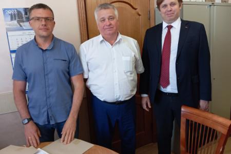 Воронежская область. Кандидат в губернаторы от КПРФ А.И. Рогатнев сдал документы в избирательную комиссию