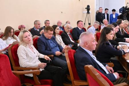 КПРФ в Госдуме провела круглый стол на тему: «Бюджетно-налоговая политика России в период проведения СВО: проблемы и решения»