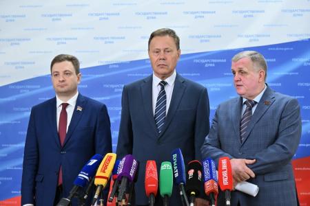 Н.В. Коломейцев, Н.В. Арефьев и Г.П. Камнев выступили перед журналистами в Госдуме