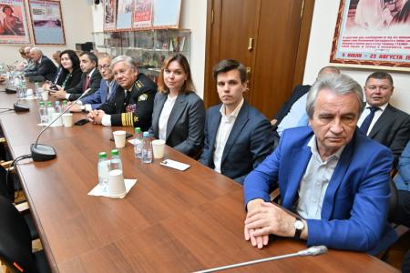 Г.А. Зюганов наградил помощников депутатов и сотрудников аппарата фракции КПРФ в Госдуме