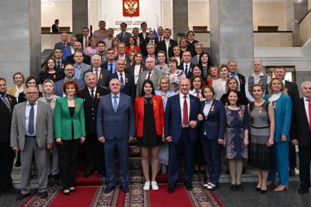 Г.А. Зюганов наградил помощников депутатов и сотрудников аппарата фракции КПРФ в Госдуме