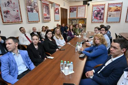 Г.А. Зюганов наградил помощников депутатов и сотрудников аппарата фракции КПРФ в Госдуме