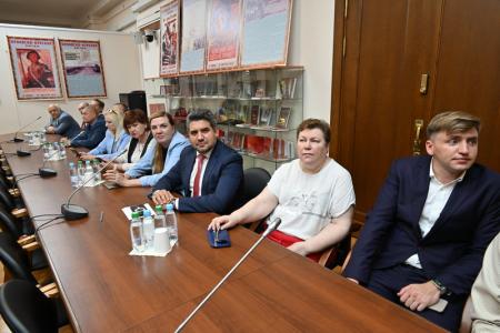 Г.А. Зюганов наградил помощников депутатов и сотрудников аппарата фракции КПРФ в Госдуме