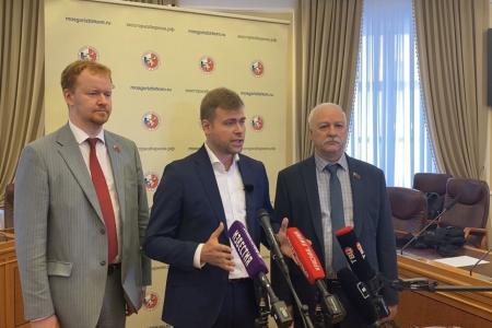 Кандидат КПРФ в мэры Москвы Леонид Зюганов сдал документы для регистрации в Мосгоризбирком