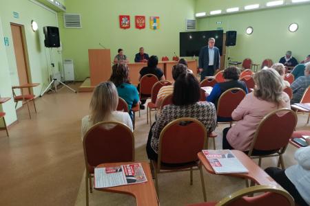 Кандидат на должность Губернатора Московской области от КПРФ Александр Наумов провел встречи с сотрудниками трех организаций и жителями в ДК «Победа» в Домодедове