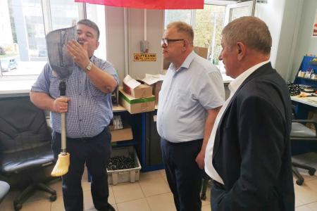 Кандидат в губернаторы Московской области от КПРФ Александр Наумов посетил Реутовский экспериментальный завод средств протезирования