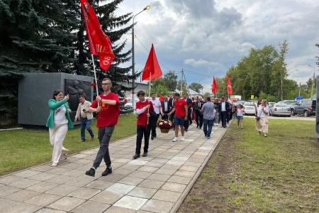 Заместитель Председателя ЦК КПРФ В.И. Кашин возложил цветы к мемориалу «Погибшим воинам-химикам» в г.о. Щёлково