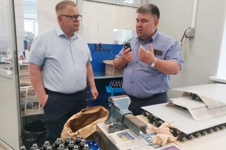 Кандидат в губернаторы Московской области от КПРФ Александр Наумов посетил Реутовский экспериментальный завод средств протезирования