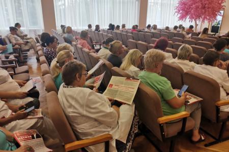 Заместитель Председателя Московской областной Думы, руководитель фракции КПРФ Александр Наумов посетил Ступинскую областную клиническую больницу