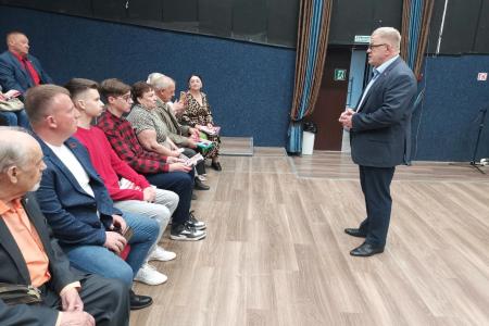 Кандидат на должность Губернатора Московской области от КПРФ Александр Наумов провел встречи с сотрудниками трех организаций и жителями в ДК «Победа» в Домодедове