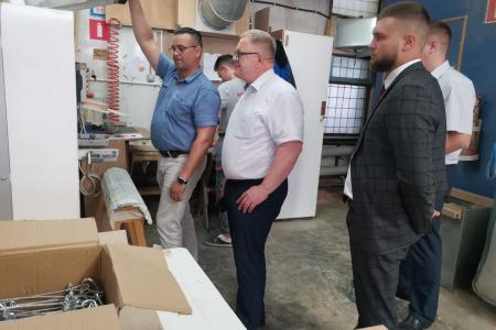 Кандидат в Губернаторы Московской области от КПРФ Александр Наумов посетил мебельное предприятие ООО «ХСР» в городе Химки