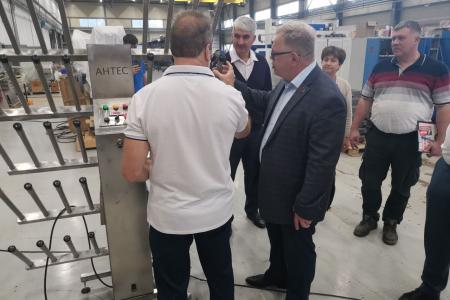Кандидат на должность Губернатора Московской области от КПРФ Александр Наумов посетил предприятие «АНТЕС»