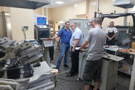 Кандидат в губернаторы Московской области от КПРФ Александр Наумов посетил Реутовский экспериментальный завод средств протезирования
