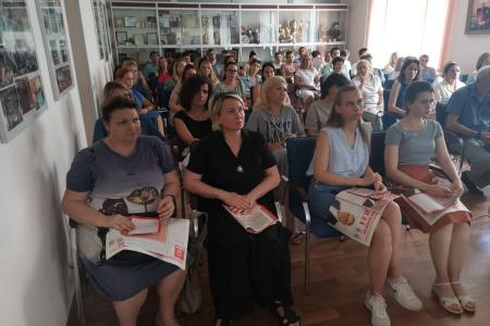 Заместитель Председателя Московской областной Думы, руководитель фракции КПРФ Александр Наумов посетил фармацевтическое предприятие «ЭКОлаб»