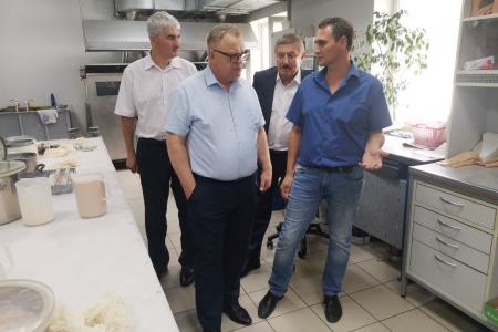 Кандидат в губернаторы Московской области от КПРФ Александр Наумов посетил Реутовский экспериментальный завод средств протезирования