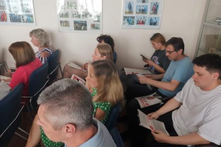 Заместитель Председателя Московской областной Думы, руководитель фракции КПРФ Александр Наумов посетил фармацевтическое предприятие «ЭКОлаб»