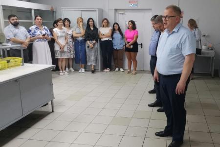 Кандидат в губернаторы Московской области от КПРФ Александр Наумов посетил Реутовский экспериментальный завод средств протезирования