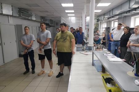 Кандидат в губернаторы Московской области от КПРФ Александр Наумов посетил Реутовский экспериментальный завод средств протезирования