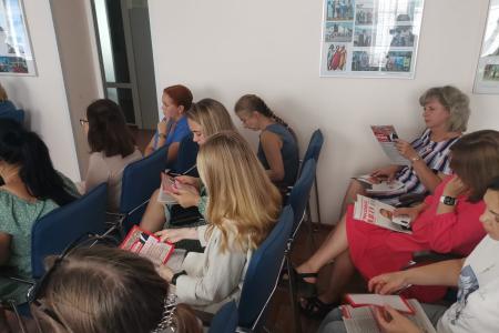 Заместитель Председателя Московской областной Думы, руководитель фракции КПРФ Александр Наумов посетил фармацевтическое предприятие «ЭКОлаб»