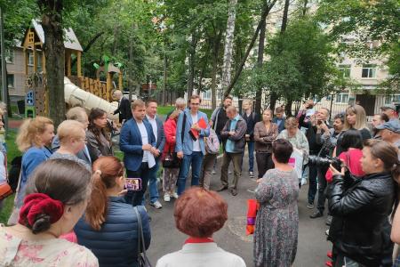Леонид Зюганов, Сергей Обухов и Елена Янчук провели встречи с жителями и общественную инспекцию московского района Измайлово