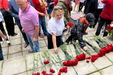 Заместитель Председателя ЦК КПРФ В.И. Кашин возложил цветы к мемориалу «Погибшим воинам-химикам» в г.о. Щёлково