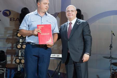 Сергей Гаврилов поздравил воронежских строителей самолетов с профессиональным праздником