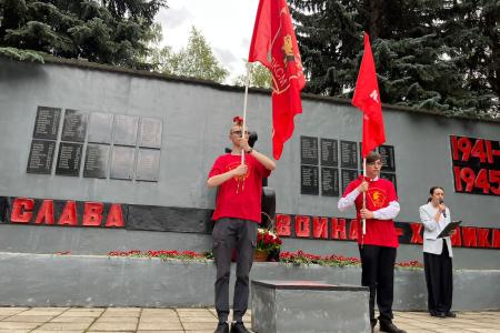 Заместитель Председателя ЦК КПРФ В.И. Кашин возложил цветы к мемориалу «Погибшим воинам-химикам» в г.о. Щёлково