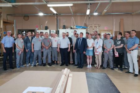 Кандидат в Губернаторы Московской области от КПРФ Александр Наумов посетил мебельное предприятие ООО «ХСР» в городе Химки