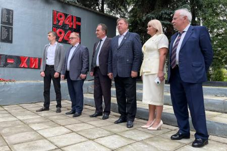 Заместитель Председателя ЦК КПРФ В.И. Кашин возложил цветы к мемориалу «Погибшим воинам-химикам» в г.о. Щёлково