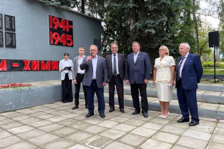Заместитель Председателя ЦК КПРФ В.И. Кашин возложил цветы к мемориалу «Погибшим воинам-химикам» в г.о. Щёлково