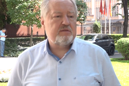 Сергей Обухов – «Красной линии»: «Значительная часть верхушки надеется, что скоро они замирятся с Западом и дальше продолжат грабить русский народ»