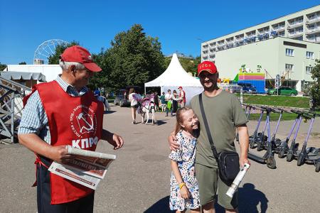 Ивановские коммунисты поздравили своих земляков с Днём города