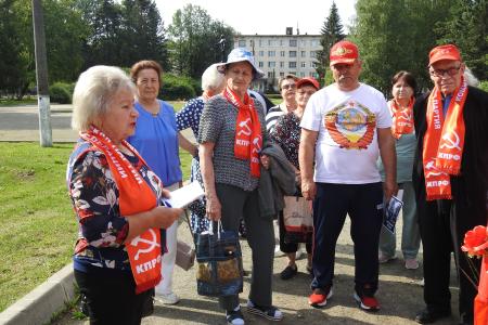 Коммунисты Ленинградской области провели автопробег в поддержку участников СВО