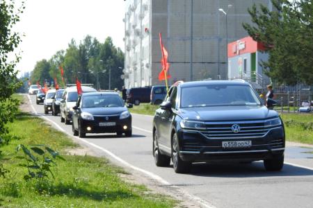 Коммунисты Ленинградской области провели автопробег в поддержку участников СВО