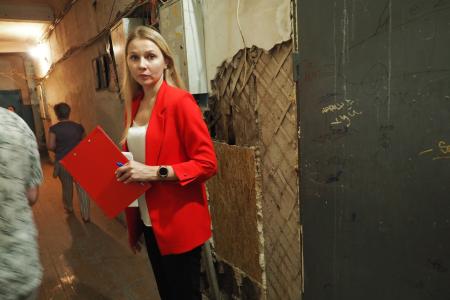 Екатеринбург. Депутат-коммунист Виктория Ивачева добилась признания аварийным общежития на ул. Военная, 7