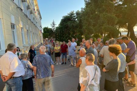 Краснодарский край. Кандидаты от КПРФ в городскую Думу Геленджика провели встречу с избирателями рядом с администрацией